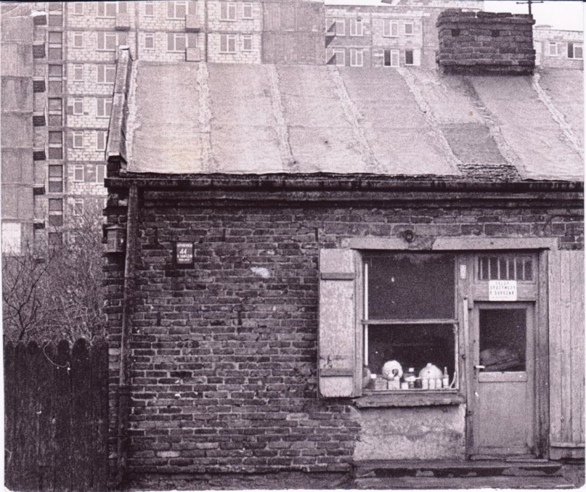 1973 r. ul. Wysockiego 44. Sklep spożywczy